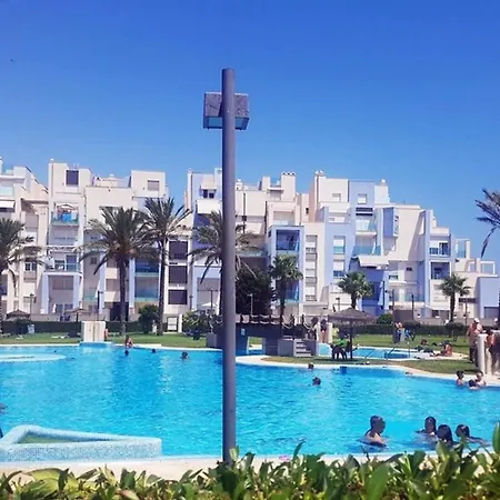 Beautiful 2 Bedroom Penthouse Apartment *