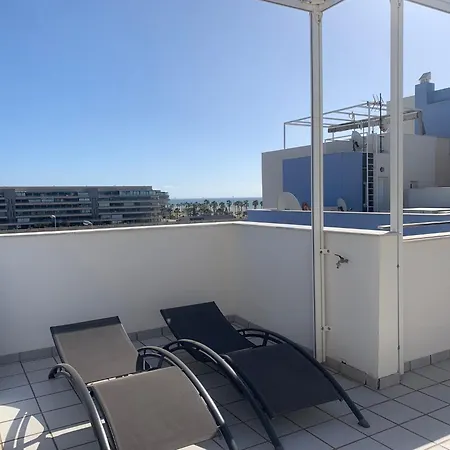 Beautiful 2 Bedroom Penthouse Apartment