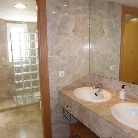 Apartment Beautiful 2 Bedroom Penthouse