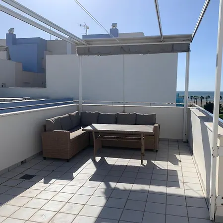 Apartment Beautiful 2 Bedroom Penthouse *