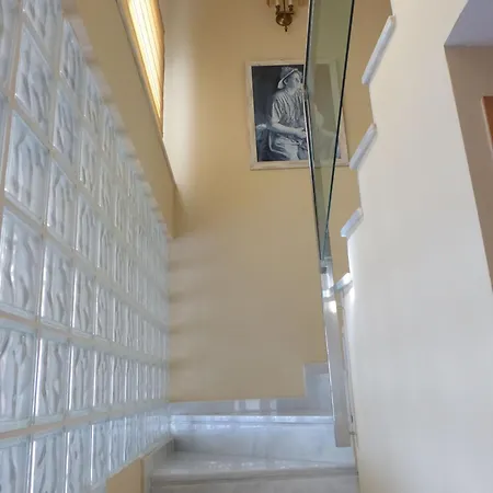 Beautiful 2 Bedroom Penthouse